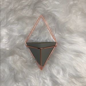 Geometric shelf